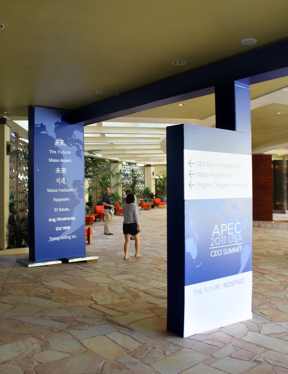 APEC 2011 Summit Display Front Gate1