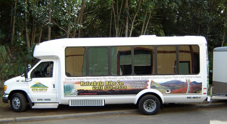 Haleakala Bike Co bus+trailer 4•