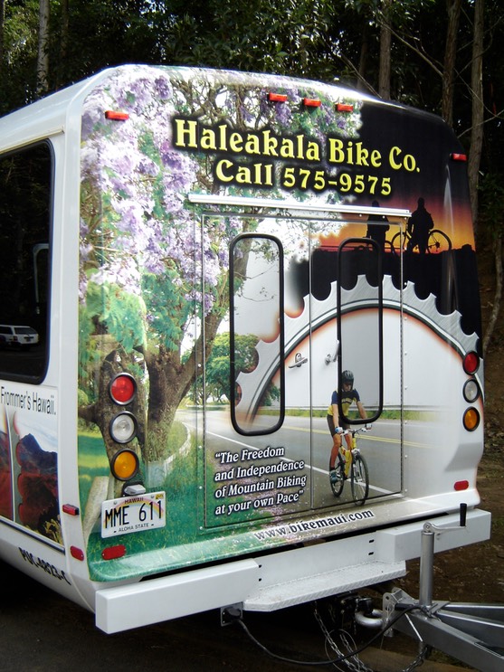 Haleakala Bike Co bus+trailer 3•