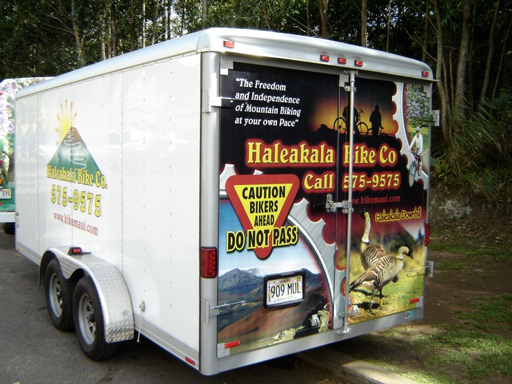 Haleakala Bike Co bus+trailer 2•