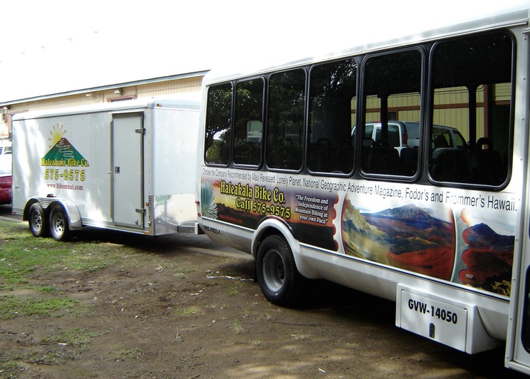 Haleakala Bike Co bus+trailer 6•