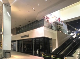 Pearlridge Center Upper Foodcourt Barricade Inst Process•••